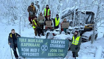 LK 18.1.2023  Ympäristöliike Elokapinan välittämä handout-kuva liikkeen mielenosoituksesta Aalistunturilla Lapin Kolarissa päivättynä 16. tammikuuta 2023.