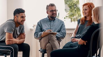 Ihmisillä on terapiamuodoista eniten ennakkoluuloja juuri ryhmäterapiaa kohtaan. Copyright: Shutterstock. Photographer: Ground Picture. ryhmäterapia