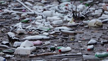 Drina-joki täyttyy järkyttävä määrästä jätettä – vedessä killuu jääkaappeja ja kasoittain muoviroskaa: ”Tämä on suuri häpeä meille”