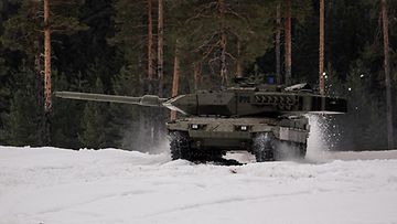 Leopard 2 talvella – AOP