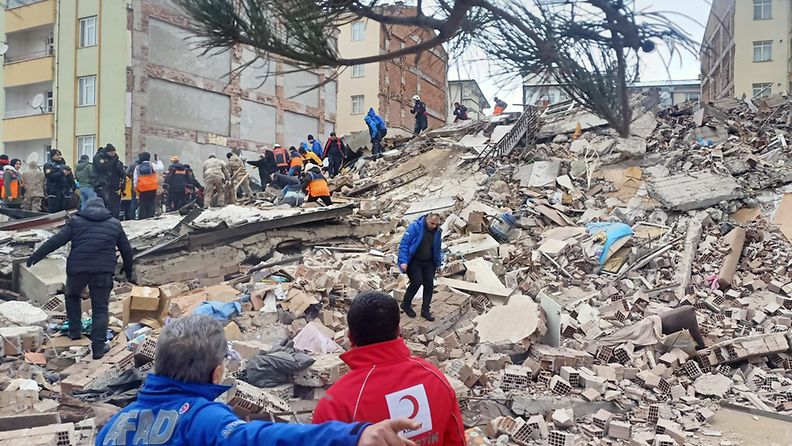 Turkin Punainen Puolikuu maanjäristysalueella Turkissa
