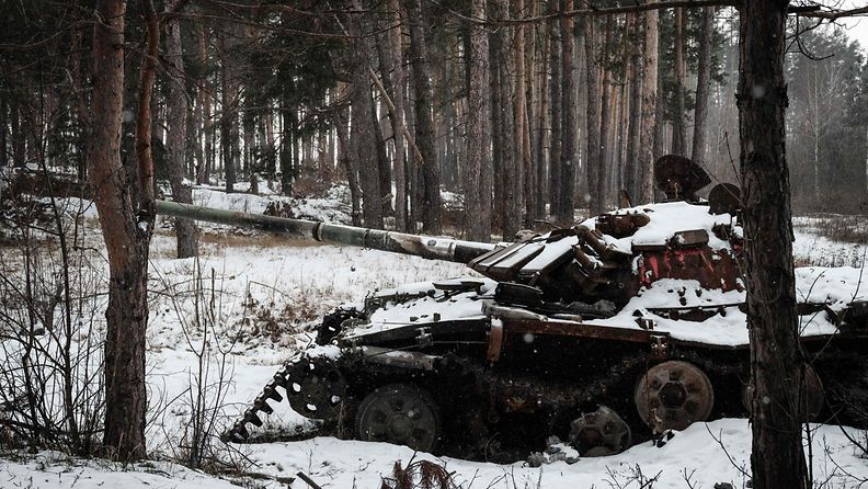 Hylätty panssarivaunu helmikuussa Donetskin alueella.