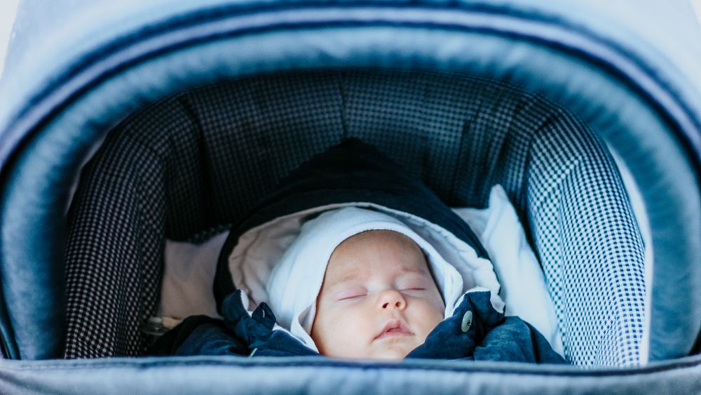 Suomessakin tuttu käytäntö jättää vauvat nukkumaan vaunuisiin ulos  kummastuttaa Yhdysvalloissa 