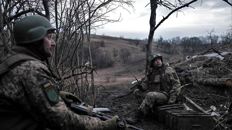 Ukrainalaissotilaita Itä-Ukrainan Donetskin alueen Bahmutin lähellä maaliskuussa 2023.