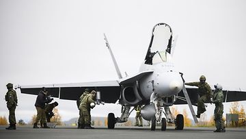 Puolustusvoimien Hornet-hävittäjä lokakuussa 2022.