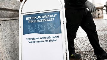Eduskuntavaalien äänestyspaikka 22. maaliskuuta Helsingissä.