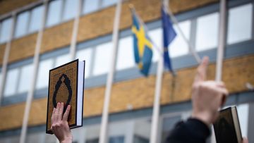Koraani ja Ruotsin lippu AOP