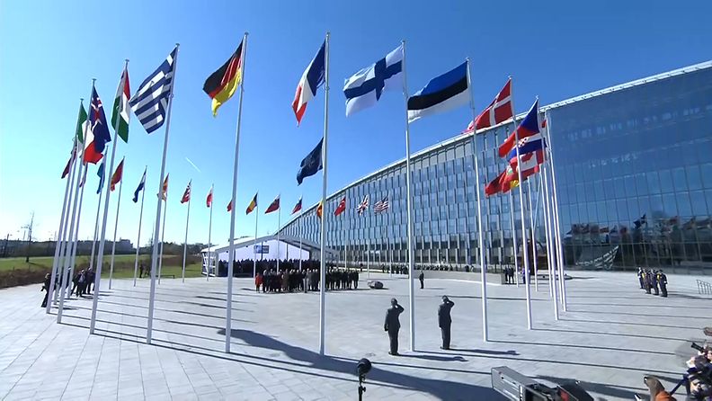 Nato: Suomen lippu salossa