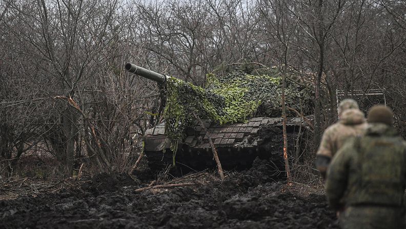 Venäjän T-72-panssarivaunu Zaporizhzhjan alueella Etelä-Ukrainassa. Kuva on Venäjän valtiomedia Sputnikin tammikuussa julkaisema.