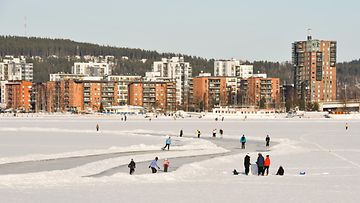 Retkiluistelurata Jyväsjärven jäällä Jyväskylässä, kuvituskuva.