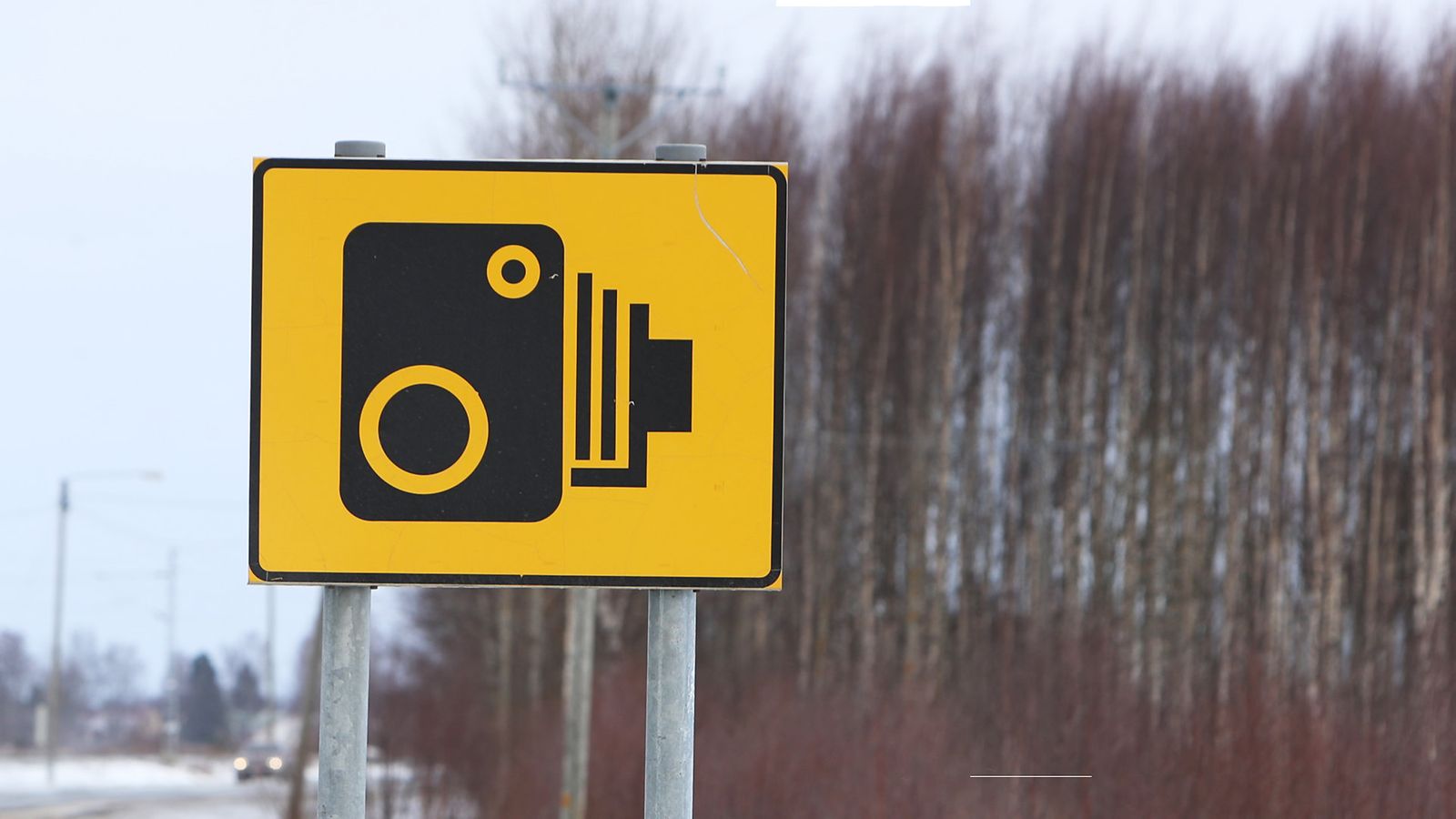Millainen kamera on peltipoliisista varoittavassa liikennemerkissä? -  