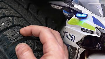 shutterstock nastarengas nastarenkaat rengas renkaat poliisi moottoripyörä poliisimoottoripyörä
