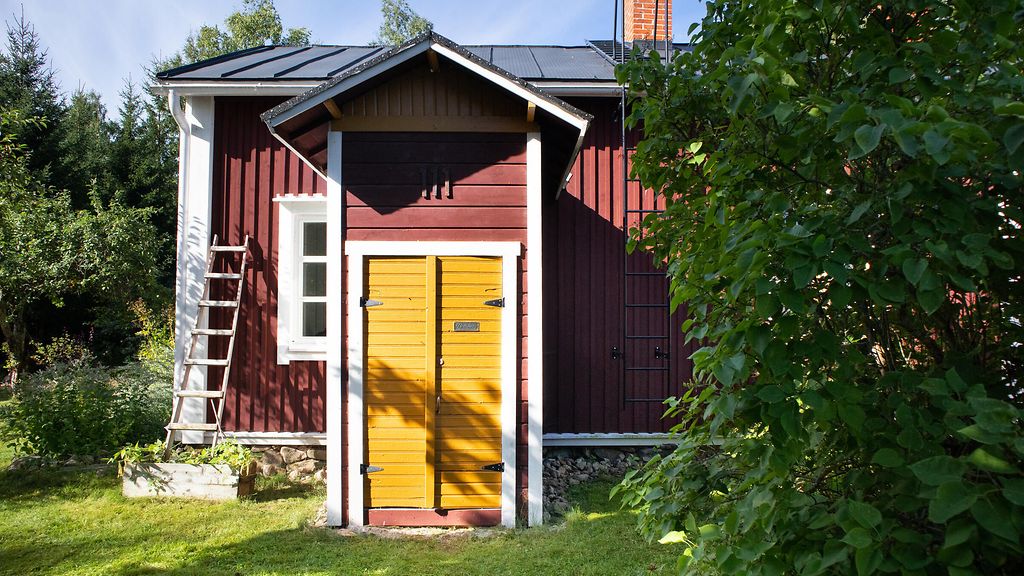 Tämä vanhana kauppana toiminut hirsitalo on yksi Suomen kauneimmista  kesämökeistä 