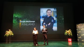 Suomalainen hätäkeskuspäivystäjä Sirpa Moilanen on saanut Euroopan hätänumerojärjestö Eenan palkinnon erityisen ansiokkaasta työstä.