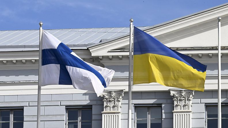 suomi ukraina lippu presidentinlinna lehtikuva 0305