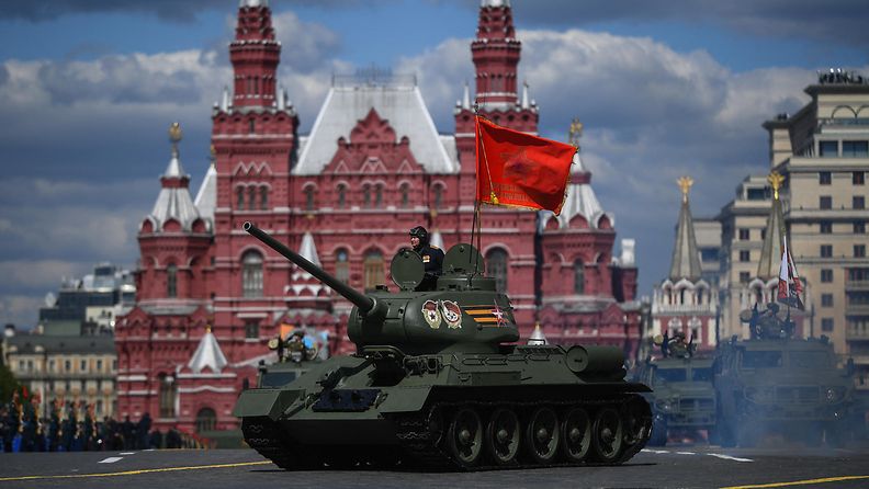 T-34/85-panssarivaunu Punaisella torilla voitonpäivän paraatissa vuonna 2023.