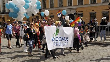 Kokoomusopiskelijoita Helsinki Pridessa vuonna 2018.