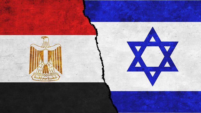 Israelin ja Egyptin liput.