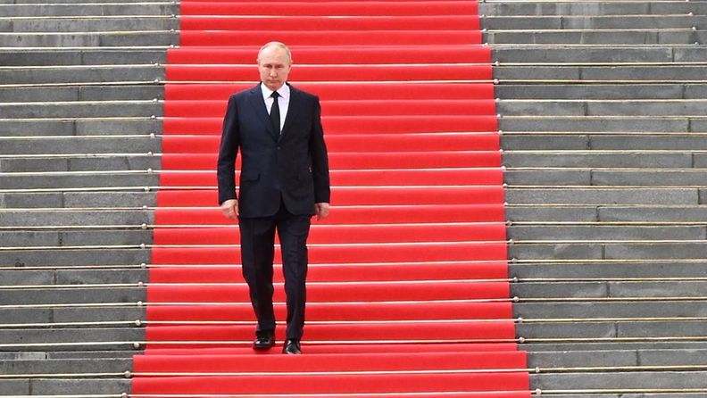 Putin punaisella matolla 27. kesäkuuta