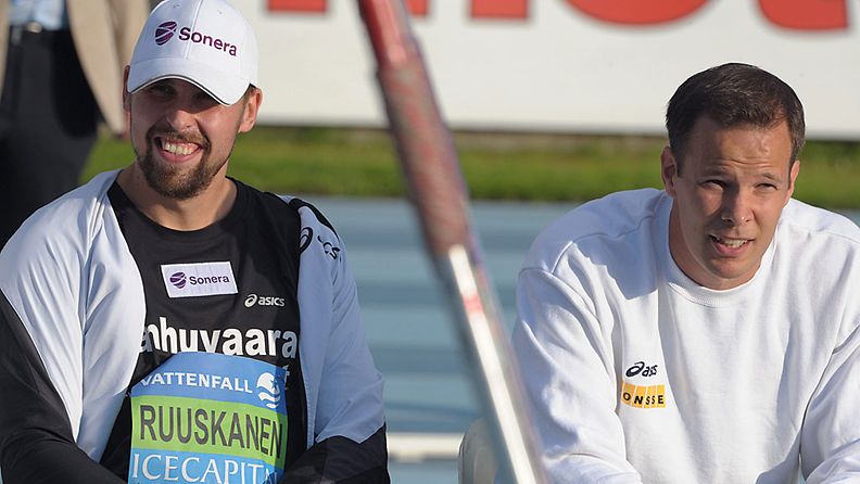 Antti Ruuskanen ja Tero Pitkämäki heittävät Daegun MM-kisoissa. 