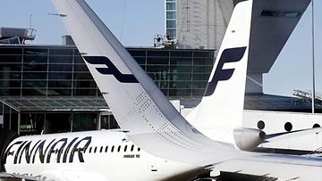 Finnairin lentokoneita Helsinki-Vantaalla 30. maaliskuuta 2023.
