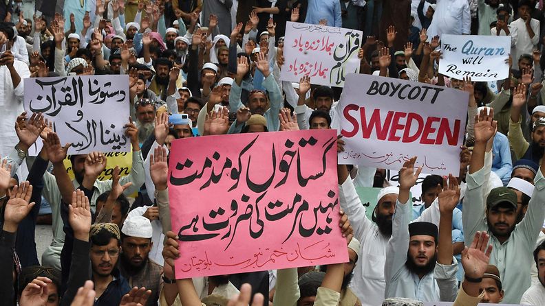 Ruotsin Koraanin polton protestoijia Quettassa 7. heinäkuuta.