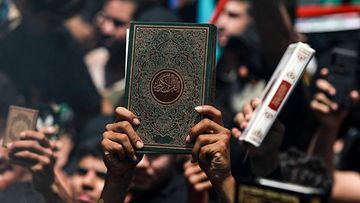 Mielenosoittajat Irakissa protestoivat Ruotsissa tapahtunutta Koraanin polttamista 21. heinäkuuta 2023.