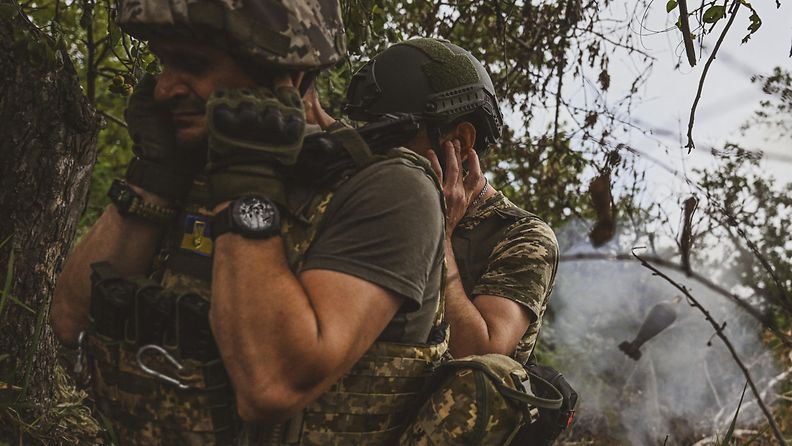 Ukrainan sotilaat ampuvat kranaatinheittimillä Avdiivkan suunnalla Donetskin alueella 20. heinäkuuta.
