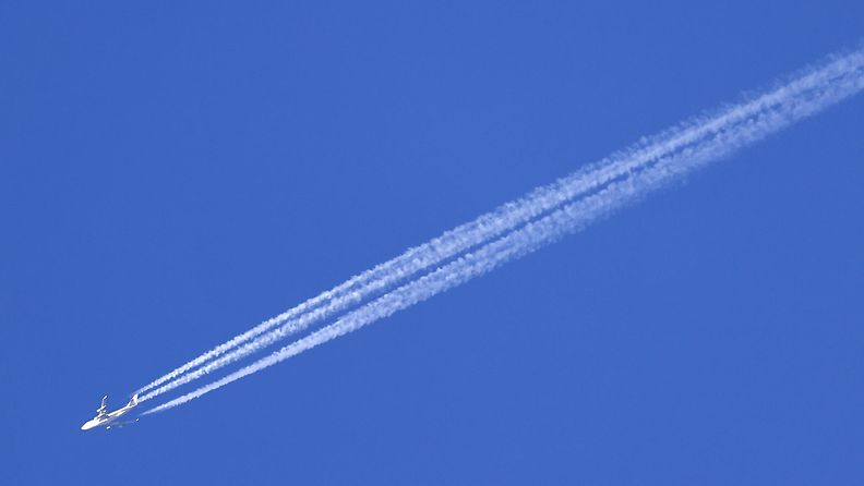 Lentokone taivaalla AOP