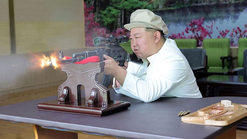 Pohjois-Korean johtaja Kim Jong-Un 6. elokuuta julkaistussa kuvassa.