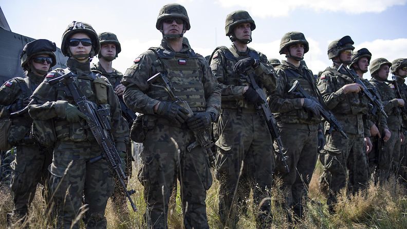 Puola sotilaat valko-venäjän rajalla AOP