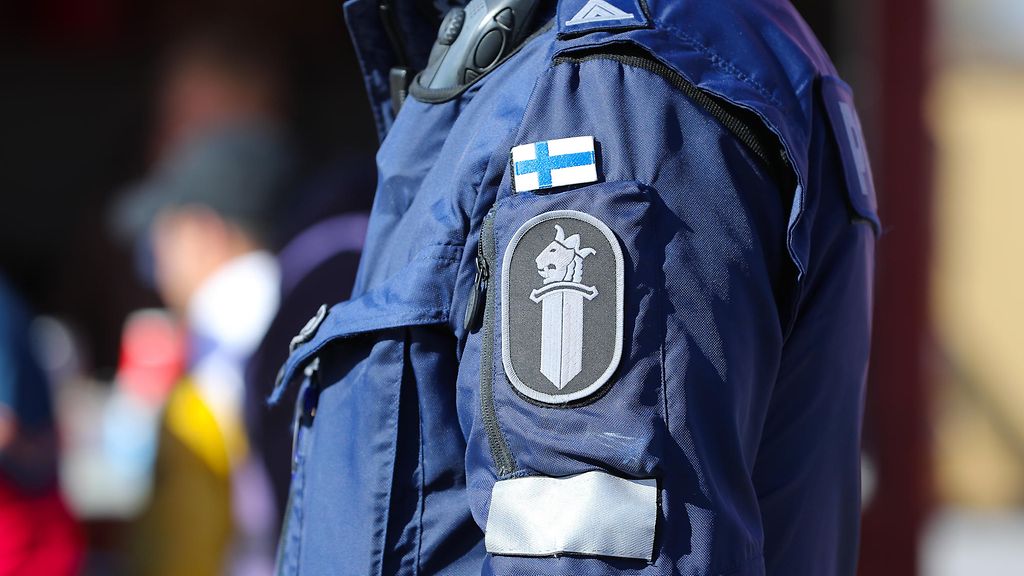 Suomen Poliisi Osallistuu Tukholmassa Pelattavan Jalkapallopelin 