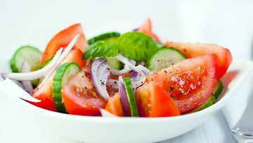 Kurkku tomaatti salaatti