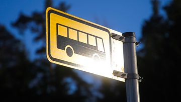 AOP bussipysäkin merkki