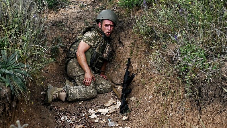 Ukrainan aluepuolustusjoukkojen 128. prikaatin sotilas taisteluharjoituksissa Zaporizhzhjan alueella.