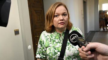 LK 7.9.2023 SDP:n Krista Kiuru puolueen eduskuntaryhmän kokouksen jälkeen Helsingissä 7. syyskuuta 2023. Eduskuntaryhmä valitsi kokouksessa Tytti Tuppuraisen uudeksi puheenjohtajaksi.