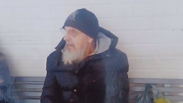 Lounais-Suomen poliisin julkaisema kuva kadonneesta 75-vuotiaasta miehestä. Miehellä ei ole nykyään partaa.