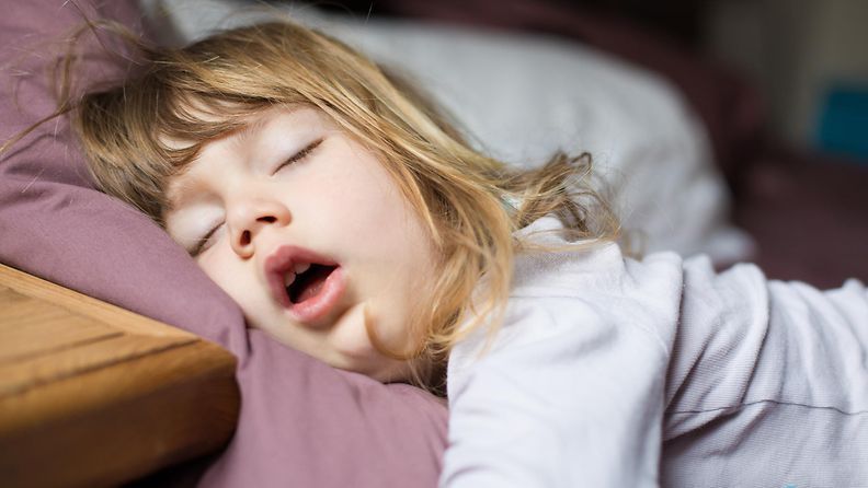 Nukkuva lapsi Shutterstock