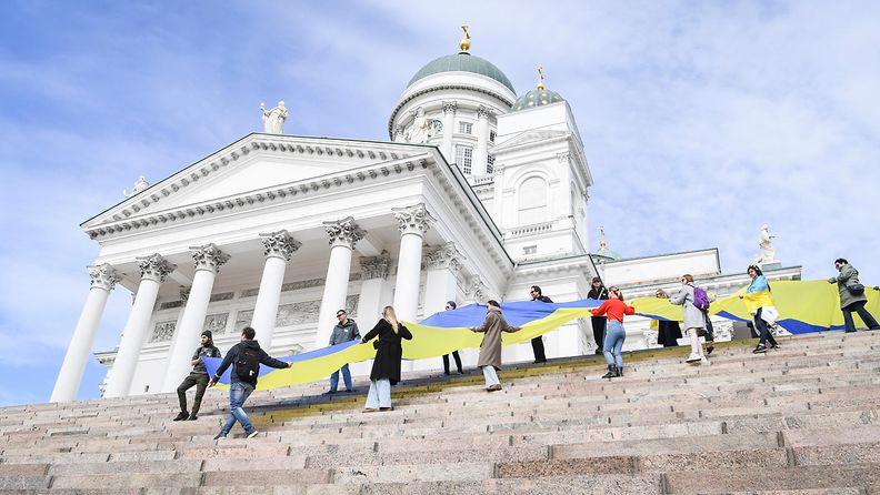 AOP Ukrainan lippu tuomiokirkko