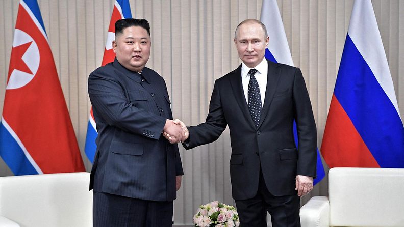 LK Kim Jong-un Putin kättely 12092023