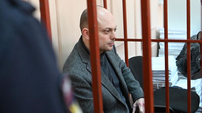 Vladimir Kara-Murza oikeudessa lokakuussa 2022.