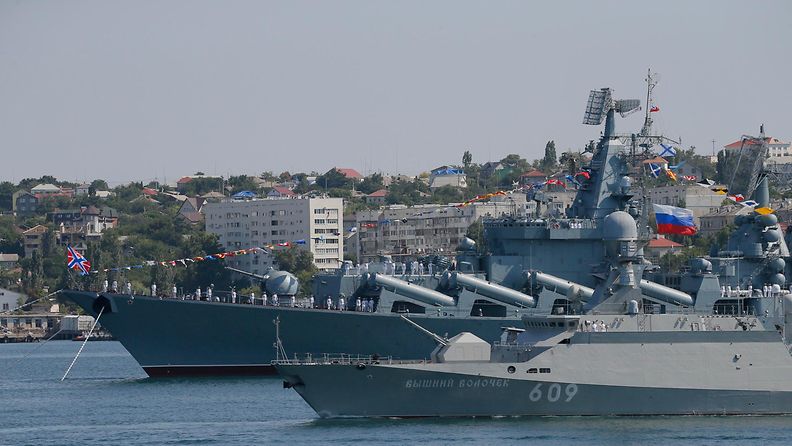 Sotalaivoja Sevastopolin satamassa heinäkuussa 2019. Kuvituskuva.