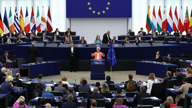 LK 13.9.2023 EU:n komission puheenjohtaja Ursula von der Leyen pitI vuotuisen puheensa unionin tilasta Euroopan parlamentin täysistunnossa Strasbourgissa Itä-Ranskassa 13. syyskuuta 2023.