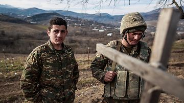 Taistelija Vuoristo-Karabahissa tammikuussa 2021.