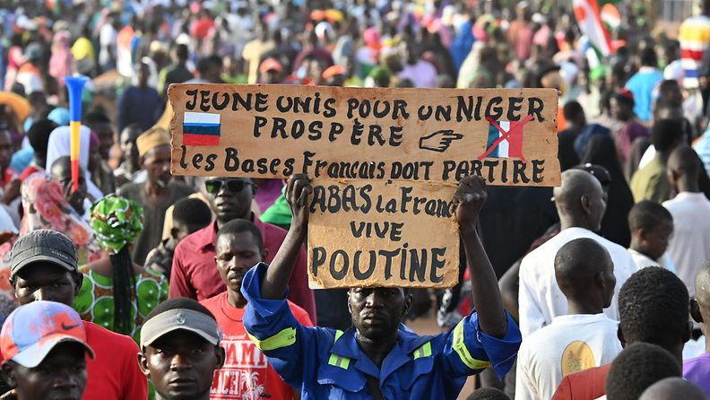 Mielenosoittajat vastustivat ranskalaisjoukkoja Nigerissä 16. syyskuuta.