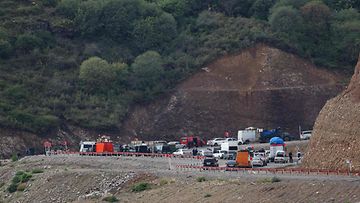 LK 26.9.2023 Tässä 26. syyskuuta 2023 Azerbaidžanin puolelta Lachinin rajalta otetussa kuvassa näkyy liikenneruuhka Armeniassa.