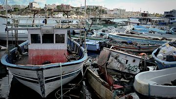 Välimeren ylitykseen käytettyjä veneitä Lampedusan saarella 25. syyskuuta.
