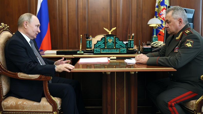Venäjän presidentti Vladimir Putin ja puolustusministeri Sergei Shoigu Moskovassa huhtikuussa.