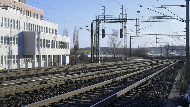 Tampereen juna-aseman kiskoja helmikuussa 2020.