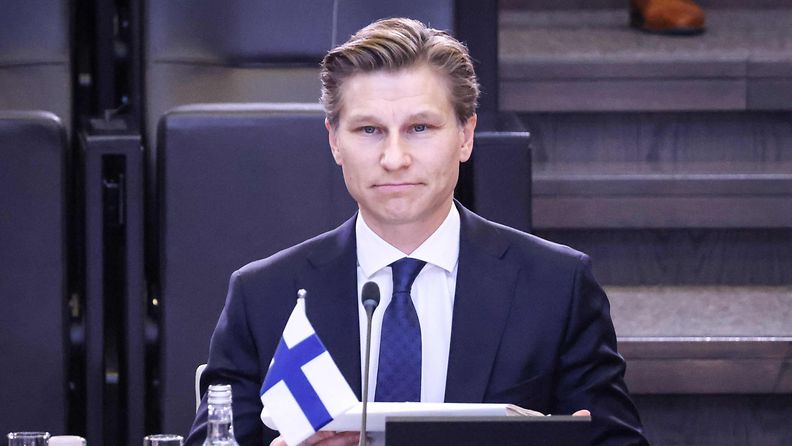 Puolustusministeri Antti Häkkänen Naton kokouksessa keskiviikkona 11. lokakuuta 2023.